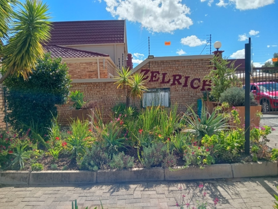 2 Bedroom Property for Sale in Langenhovenpark Free State